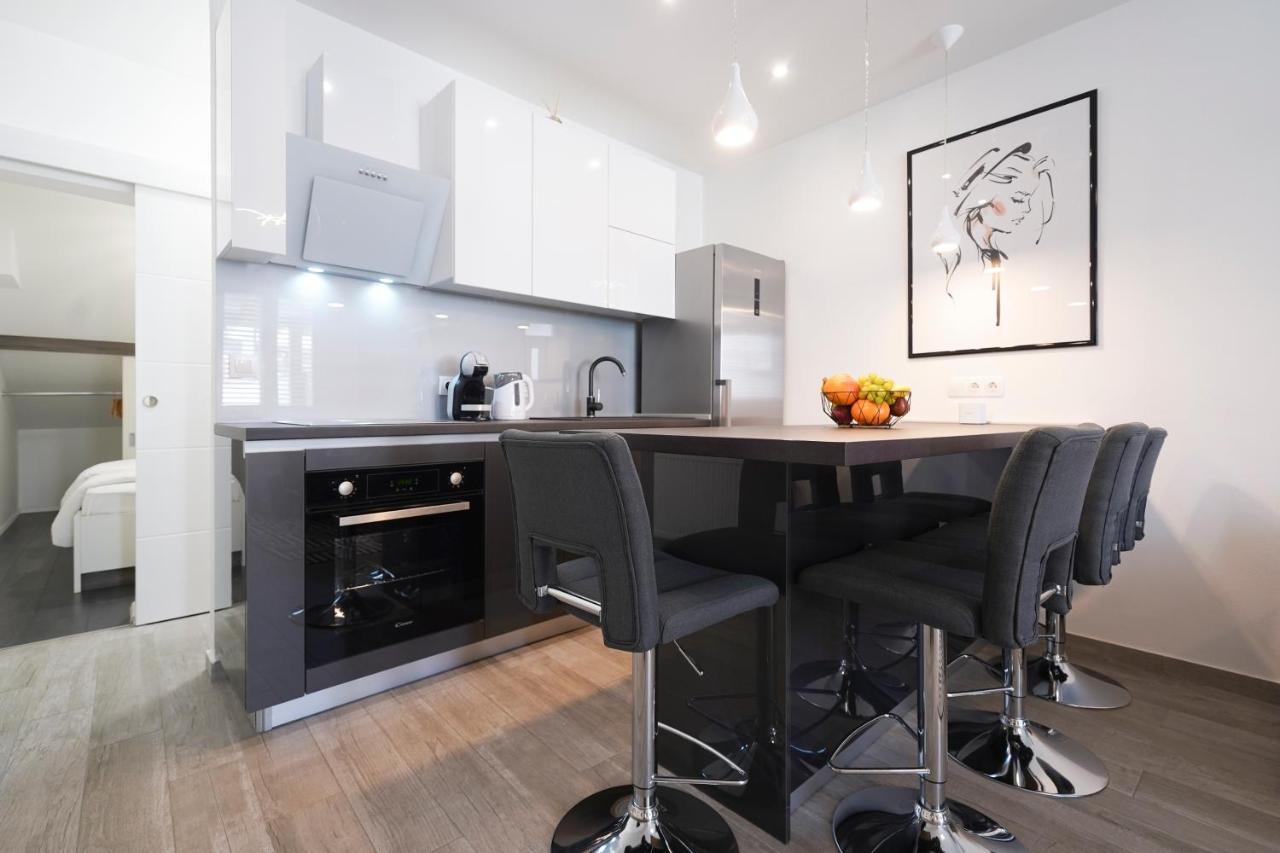 Modern With Loggia Terrace And Parking Apartment